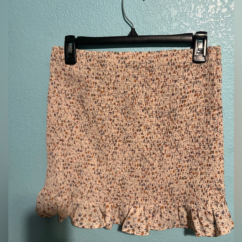 Super cute & stretchy skirt! New